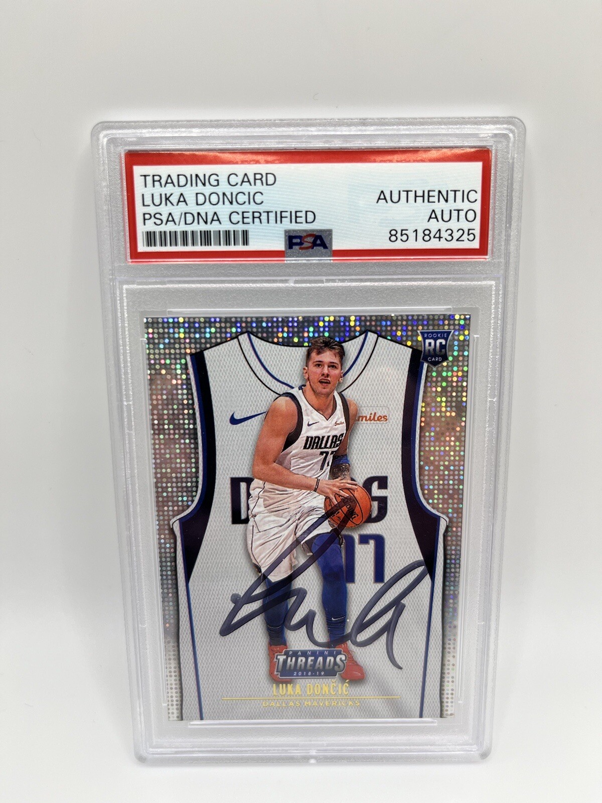 Luka Doncic Signed 2018 Panini Threads Dazzle #101 Auto PSA DNA Mavericks