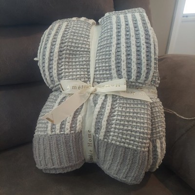 NWT Amelie Home Cozy Cable Knitted Throw Blanket