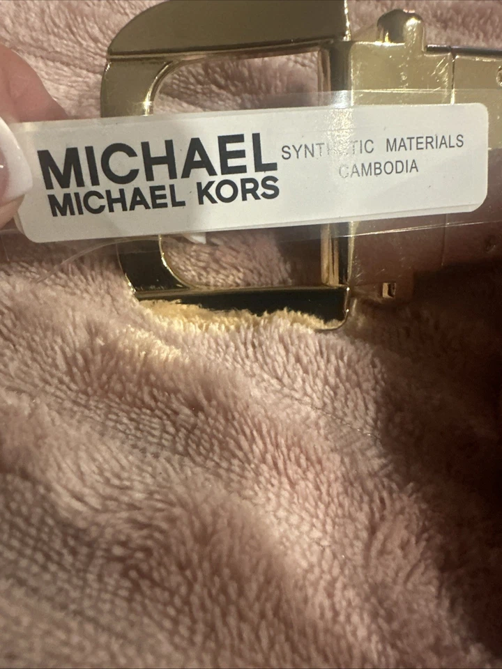 Cinto de couro Michael Kors feminino torção reversível 30mm logotipo MK grande - Imagem 4 de 4