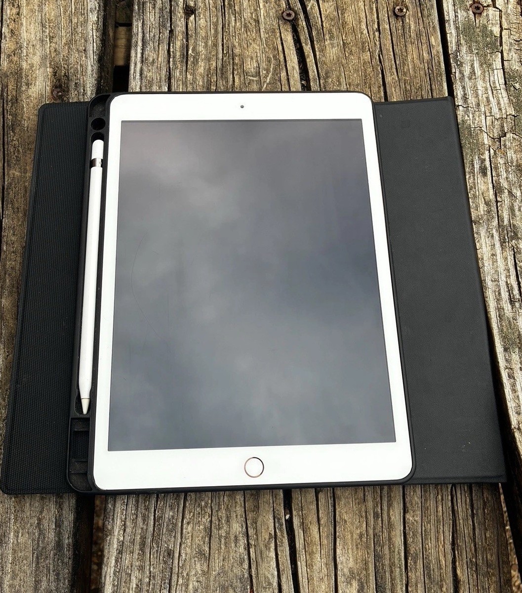 BUNDLE: Apple Pencil + iPad 8th Generation 32GB + Case 
