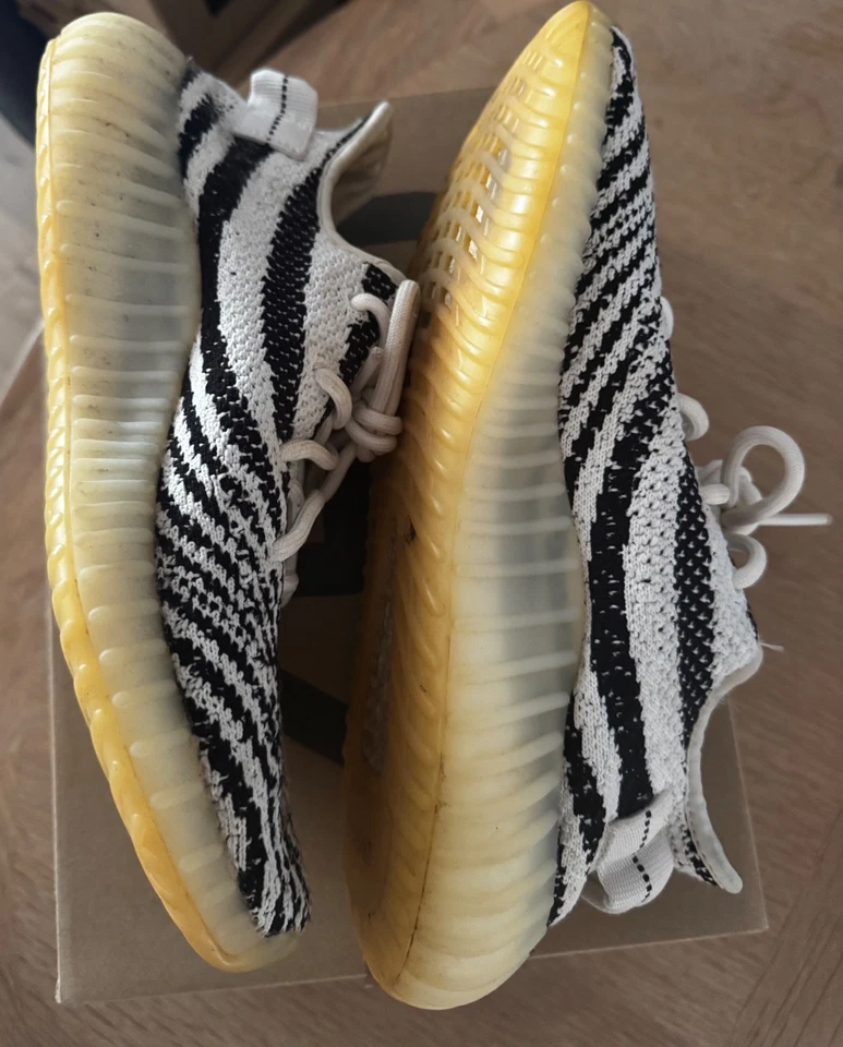 adidas Yeezy Boost 350 V2 Zebra Size 8, photo 3 of 5