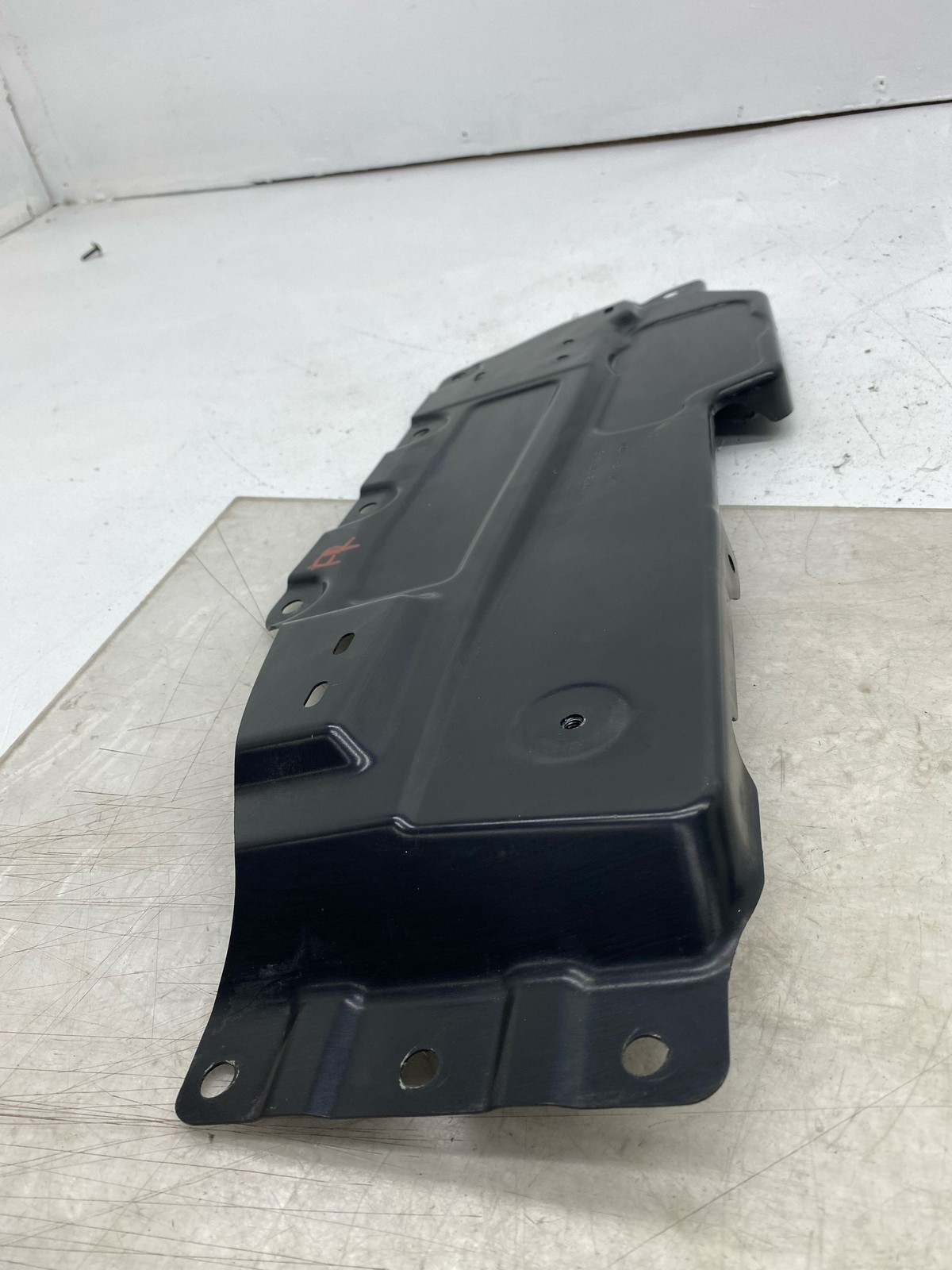 2010-2020 BENTLEY MULSANNE RIGHT PLENUMB CHAMBER COVER PANEL BRACKET 3Y1805284