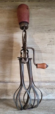 Fouet Batteur Manuel Vintage - Bois et Métal - Cuisine Rétro - Photo 1/4