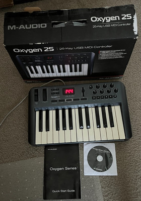 M-AUDIO OXYGEN 25 3RD GEN USB MIDI CONTROLLER KEYBOARD BOX CORD CD BOOKLET