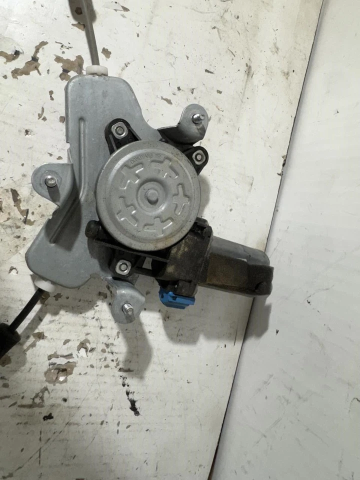 2004-2008 Suzuki Forenza Passenger Front Power Window Regulator OEM - Image 2 of 4