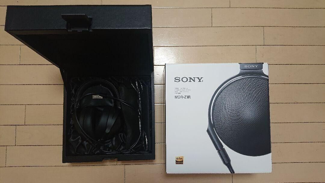 SONY MDR-Z1R High Resolution Stereo Headphones with Original SONY MDR-Z1R High Resolution Stereo Headphones with Original