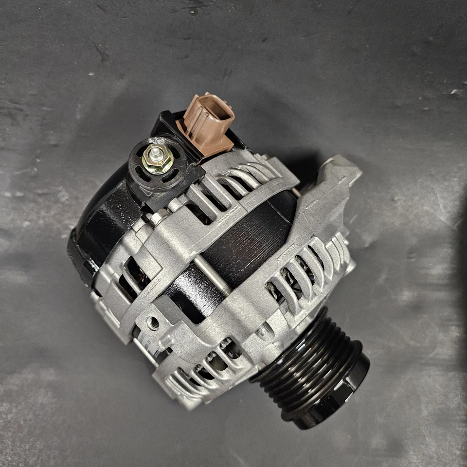 Alternador Toyota RAV4 L4 2013 a 2018 de 2,5 litros - solo AWD - Reman original por casa rodante Foto 2 de 4