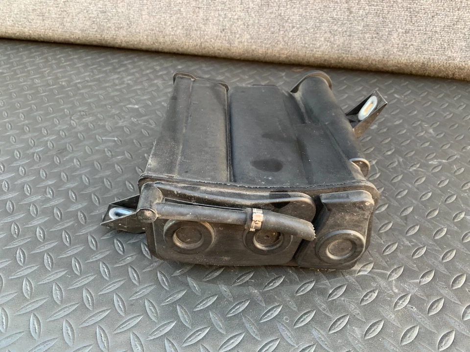 Caja evaporadora de combustible híbrida bote de carbón 2010-2013 Mercedes W221 S400 OEM Foto 2 de 4