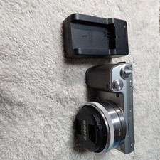 SONY NEX-5 Mirrorless Camera E 16 Lens With