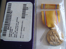 Vintage UNITED STATES - "AMERICAN DEFENSE FULL SIZE MEDAL" boxed