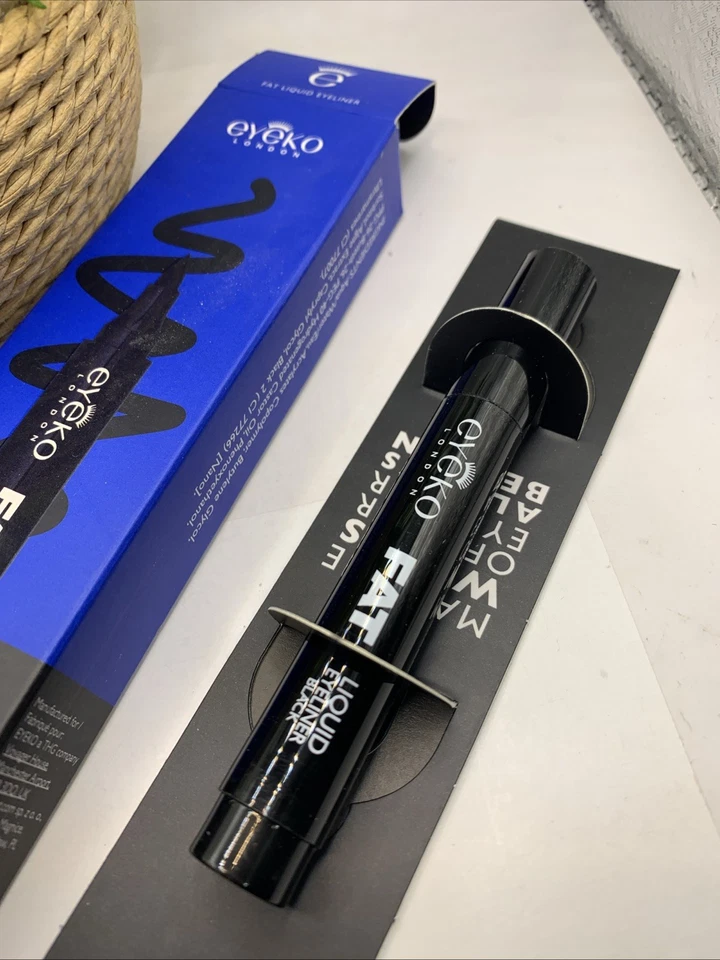 Delineador de ojos líquido Eyeko London Eye Do negro tamaño completo (grande y audaz) Foto 2 de 3