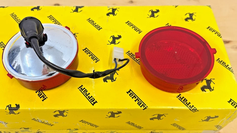 FERRARI 365 GT2+2 - 365 GTB4 - DINO 246 CARELLO LUZ TRASERA ORIGINAL PIEZA NUEVA Foto 4 de 4