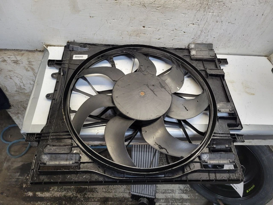 Motor ventilador radiador VIN 10 4º y 5º dígitos compatible con 17-22 VOLVO XC90 1659149 Foto 4 de 4