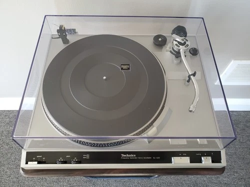 Technics SL-220 turntable semi-automatic belt drive Audio Technica cartridge VG+