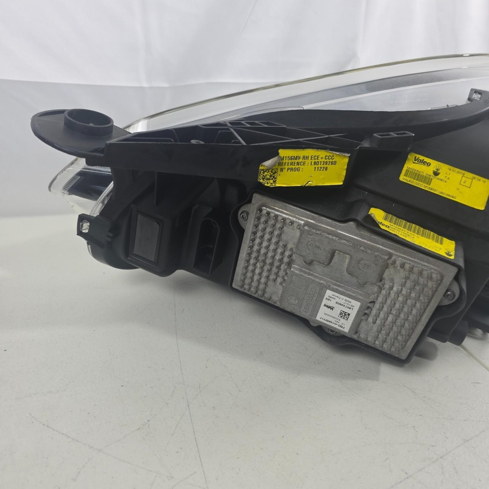 Maserati Quattroporte Right Headlight P/N 670100614