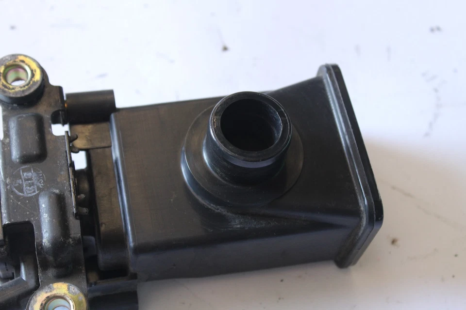 Toyota Prius 2001-2003 bote de vapor de combustible de 1,5 L R3490 Foto 4 de 4