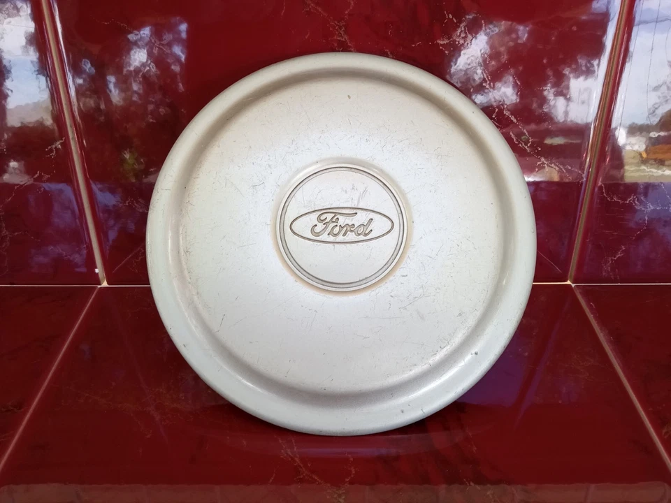 Ford Escort 1991-1997 (1) tapa central plateada de fábrica OEM # F7C6-1A096-BB vintage Foto 4 de 4