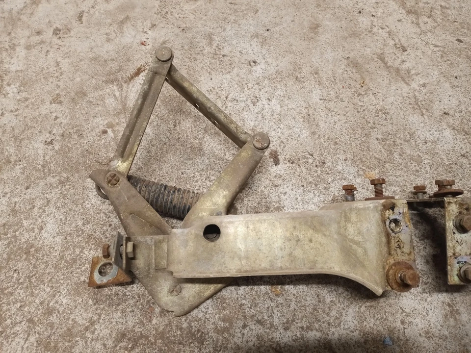 Cadillac Serie 62 1958? Deville? Juego de par de bisagras capó delantero hot rod rat rod Foto 3 de 4