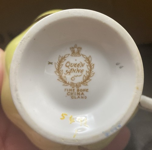 Queen Anne Fine Bone China England Teacup/Saucer Canary Yellow/Gold/White - Picture 7 of 9