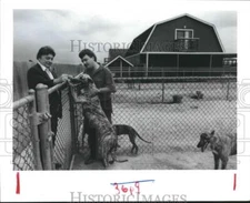 1987 Press Photo Don Rowe & Richard Rowe Operators of Friendswood Farm