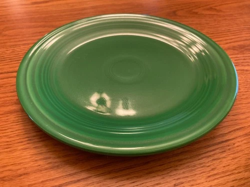 Vintage Fiestaware - 9" luncheon plate in medium green (near mint) (1959-1969)