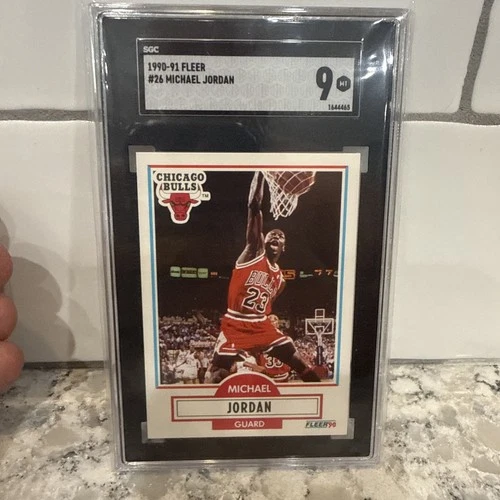1990-91 Fleer - Michael Jordan #26 Black Line Above Biographical Information
