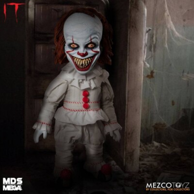 Poupée Parlante Ça : Chapitre 2 - Sinister Pennywise - MEZCO TOYZ - Mega Scale