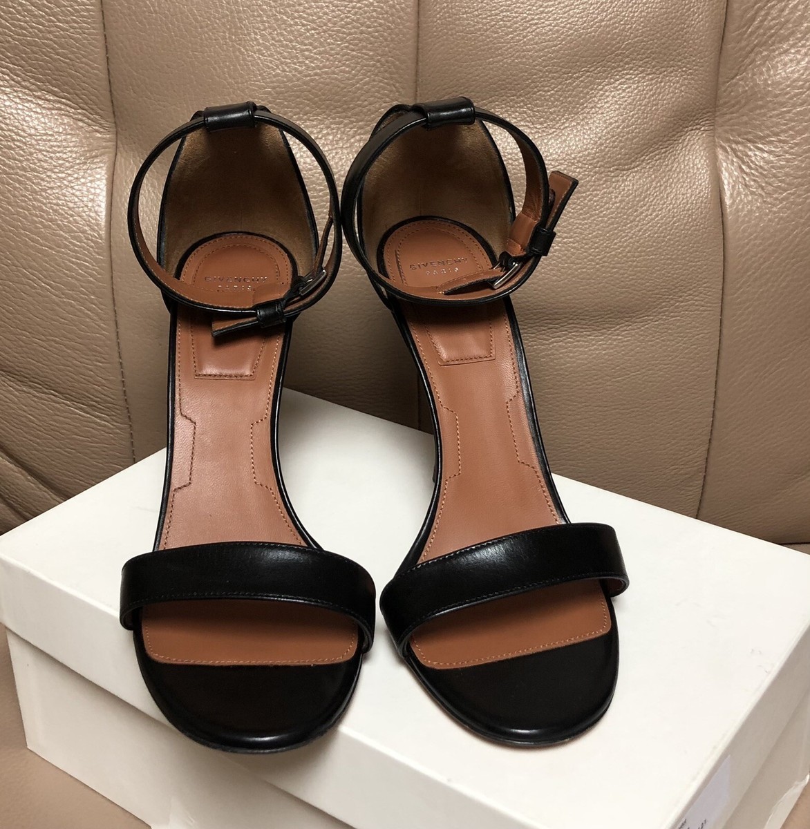 【送料&関税込】Givenchy Leather Sandals Givenchy Ankle Wrap Infinity black Leather sandals Size UK 7