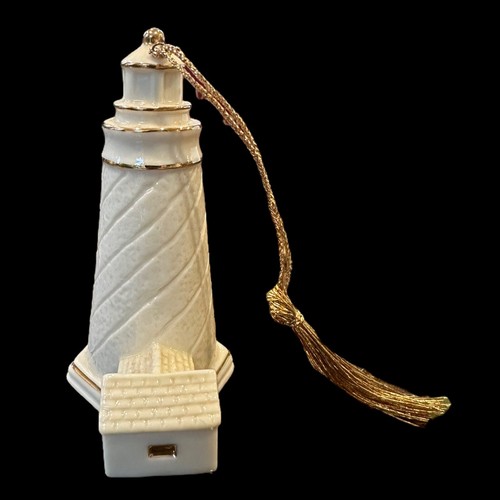 Adorno de faro de porcelana Mikasa ""Seaside Magic"" FK016 - Imagen 2 de 5