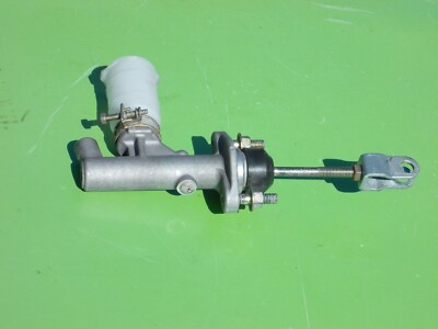 MITSUBISHI 3000GT 91-99 CLUTCH MASTER CYLINDER MB555277 OEM