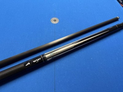 Mezz Cues AVANT & IGNITE Billiard Cue Set with Case, Adjustable