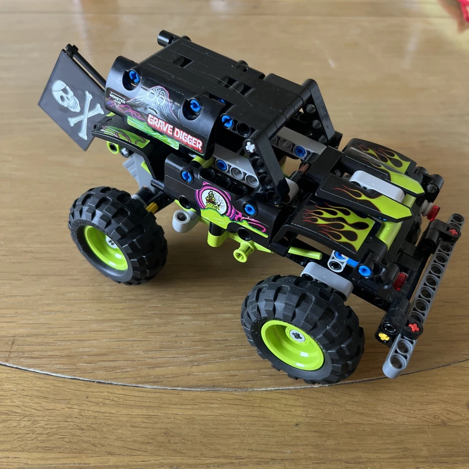 LEGO Technic 42118 Monster Jam Grave Digger, photo 1 of 4