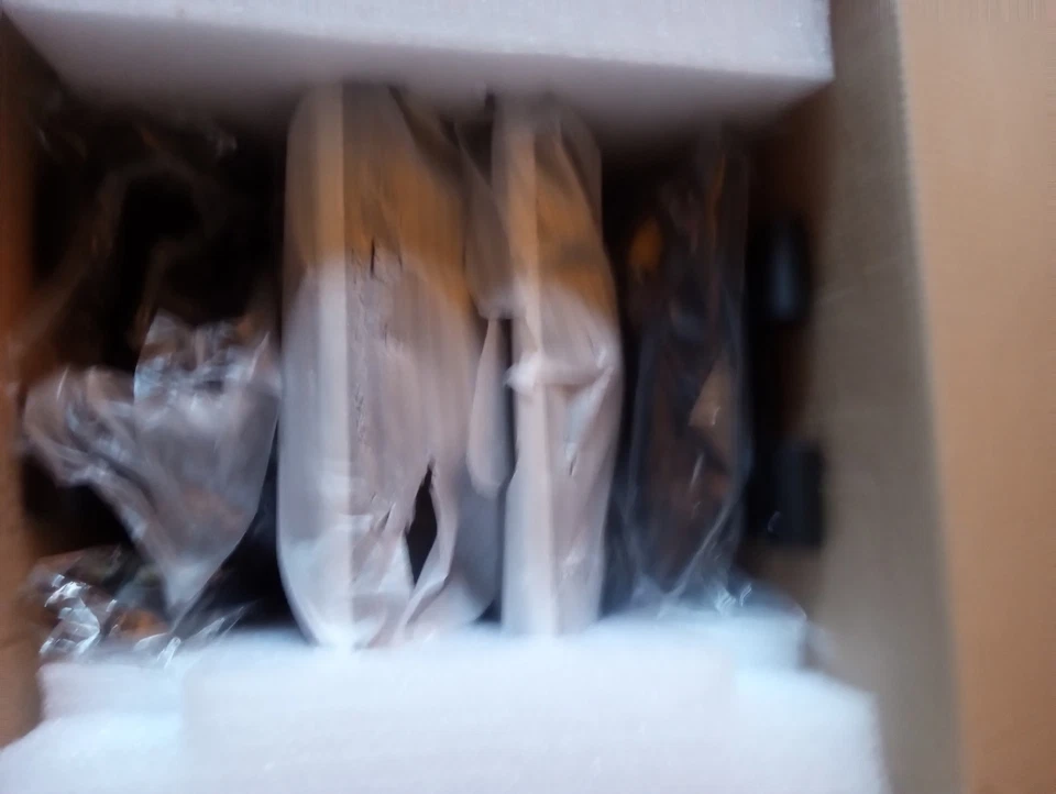 Eonon clip-on c1100 headrest monitor with dvd player(New Opened Box) - Image 2 of 4