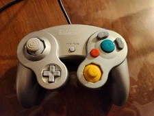 Nintendo GameCube Wired Controller Silver DOL-003 Plastic Console Accessory