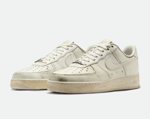 Nike Air Force 1 Dirty Triple White - Picture 5 of 7