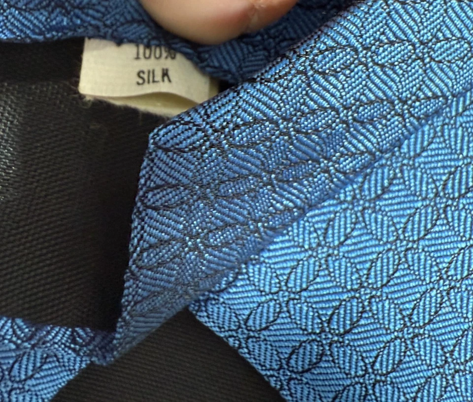 Corbata para hombre Oscar de la Renta azul patrón geométrico Foto 4 de 4