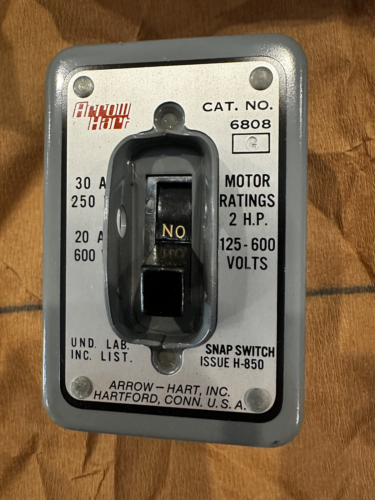 ARROW HART 6808G MANUAL MOTOR STARTER TOGGLE SWITCH 2HP 120-600VAC (Made in USA) - Picture 2 of 5