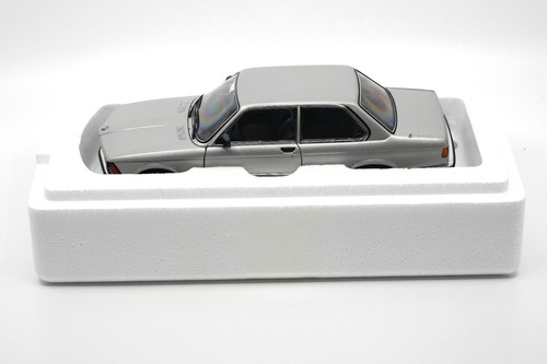 AUTOart Millennium 1977 1/18 BMW E21 323i serie 3 (plateado) #75112 - Imagen 2 de 13