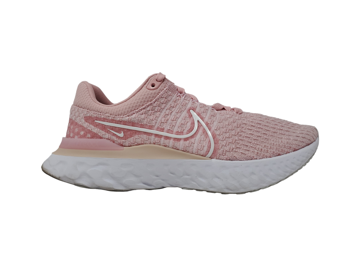 pink nike flyknit 3