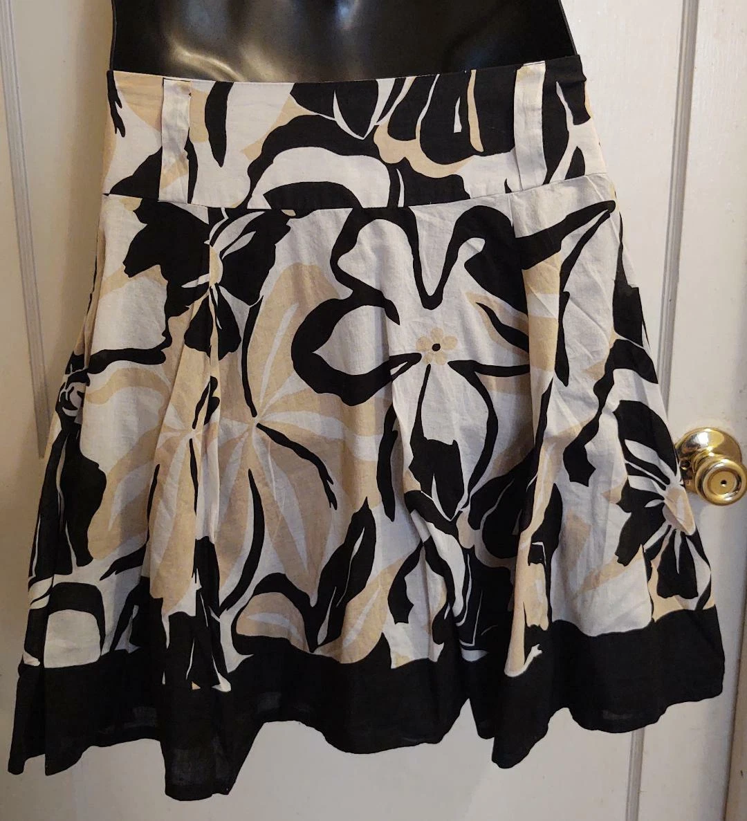 The Limited Fit Flare Pleated Knee Length Skirt w Black Lining Women Size 4 eBay