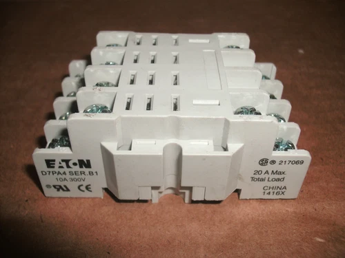 EATON D7PA4 10A/300V  RELAY SOCKET - 14 AVAILABLE