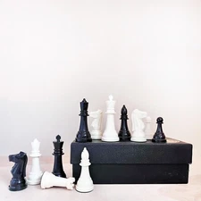 Gallant Knight Large "Tournament" Chess Set w Original Box Complete 1950s Set