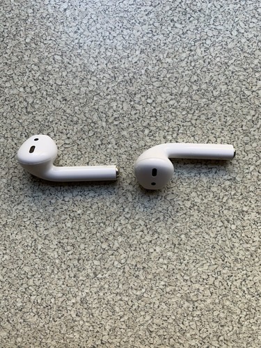 APPLE AirPods 1st Generation With Charging Case - Faulty see full description - Picture 4 of 7