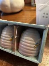 New HOME ESSENTIALS AND BEYOND HONEYBEE BEEHIVE Salt Pepper SHAKERS 86503 