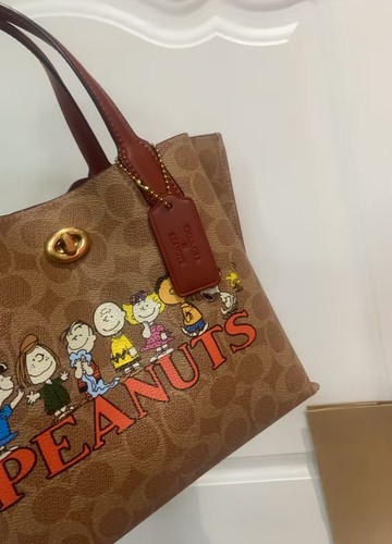 COACH x PEANUTS Willow Tote Bag 24 Signature Canvas Snoopy Print CBF72 Outlet - Bild 5 von 9