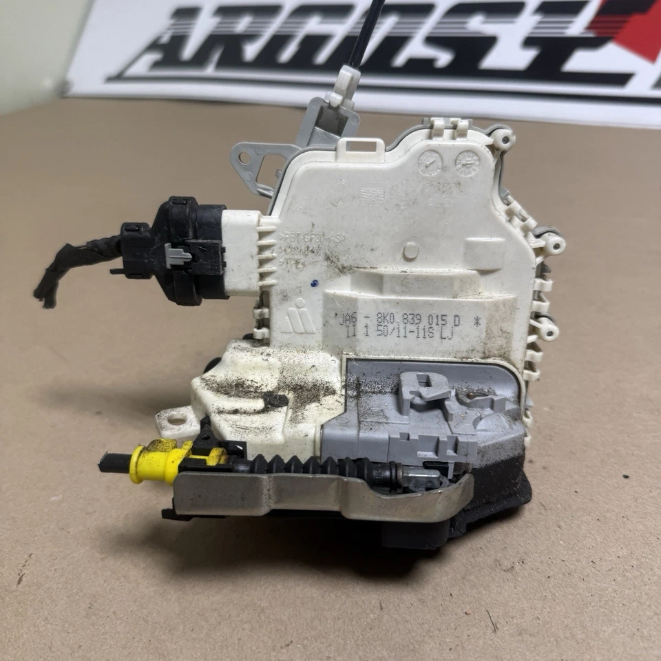 Actuador de liberación de pestillo de cerradura de puerta trasera izquierda Audi A4 Quattro S4 2010-2016 OEM Foto 4 de 4