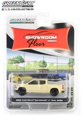 Chevrolet Silverado LT Trail Boss Z71 2023 Sand Dune 1:64 Greenlight 68050C
