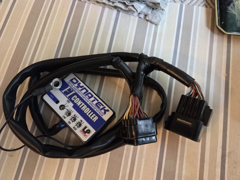 Controlador Dynatek FI 2003-2004 Suzuki GSXR 1000 Foto 3 de 4