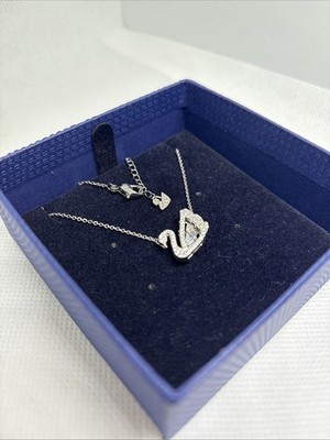 New Swarovski Dynamic White Swan Necklace Pendant Gift 5514421
