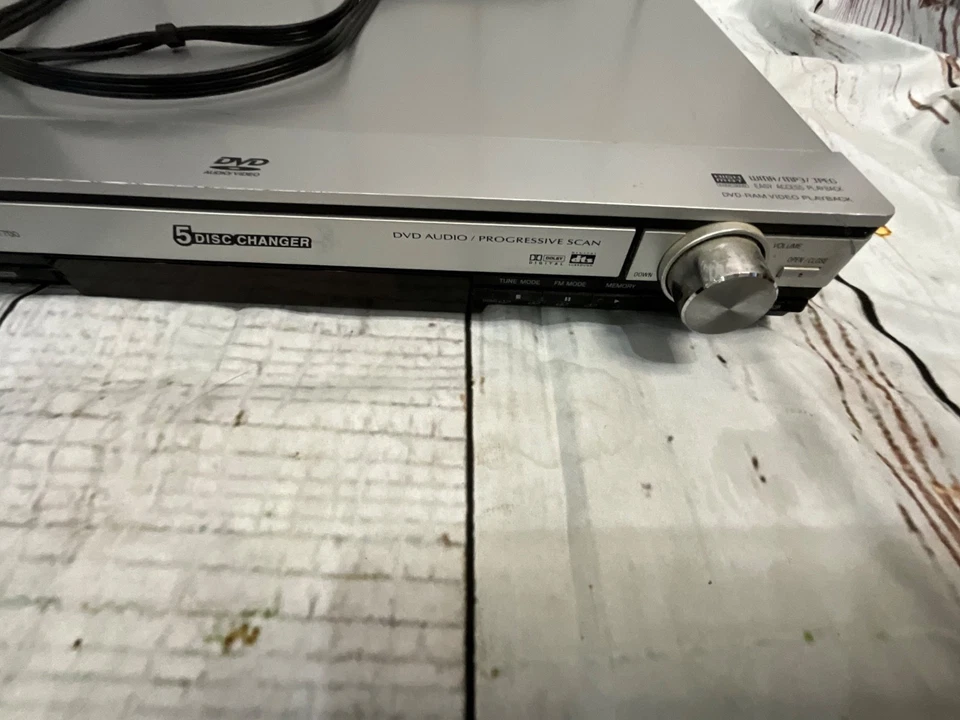 PANASONIC HOME THEATER SOUND SYSTEM 5 DISC CD CHANGER - Image 3 of 4